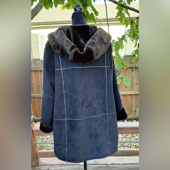 Women’s warm GALLERY faux fur coat ☃️☃️WASHABLE! - Picture 3 of 11